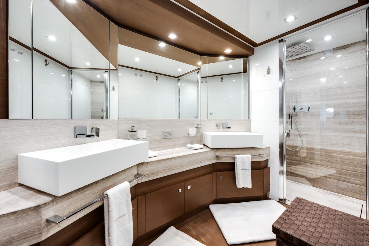 2014 Ferretti Yachts 87 