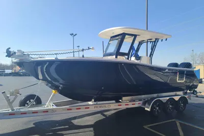 Robalo R270 Center Console