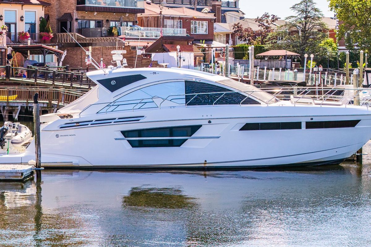2019 Cruisers Yachts 54 