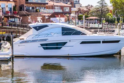 2019 Cruisers Yachts 54 Cantius