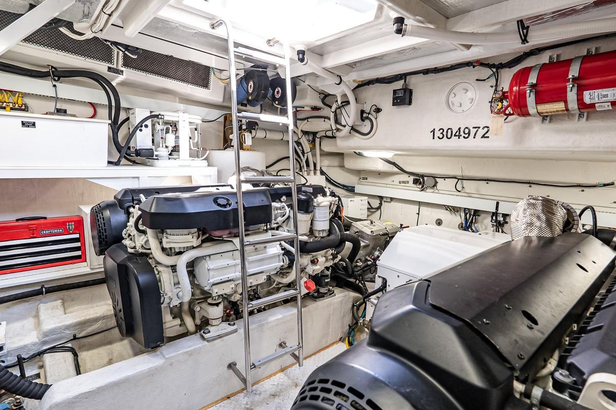 2019 Cruisers Yachts 54 