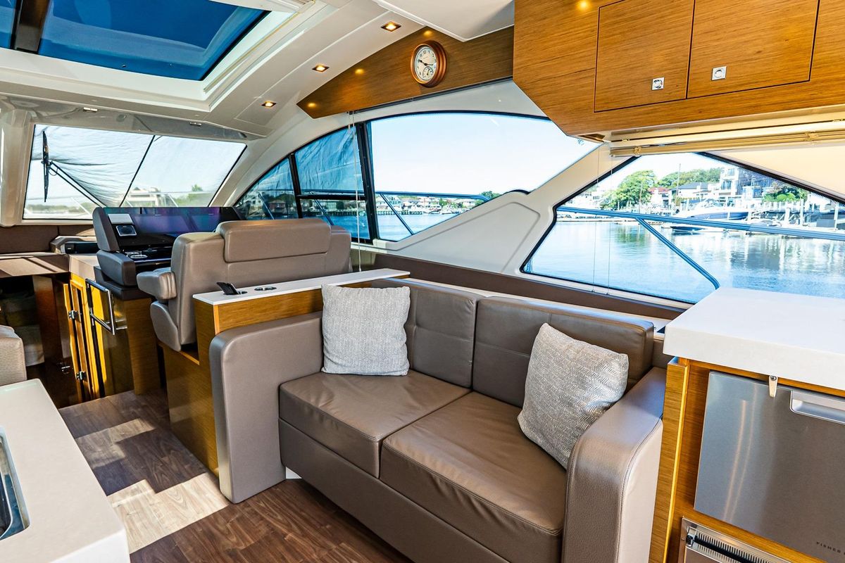 2019 Cruisers Yachts 54 