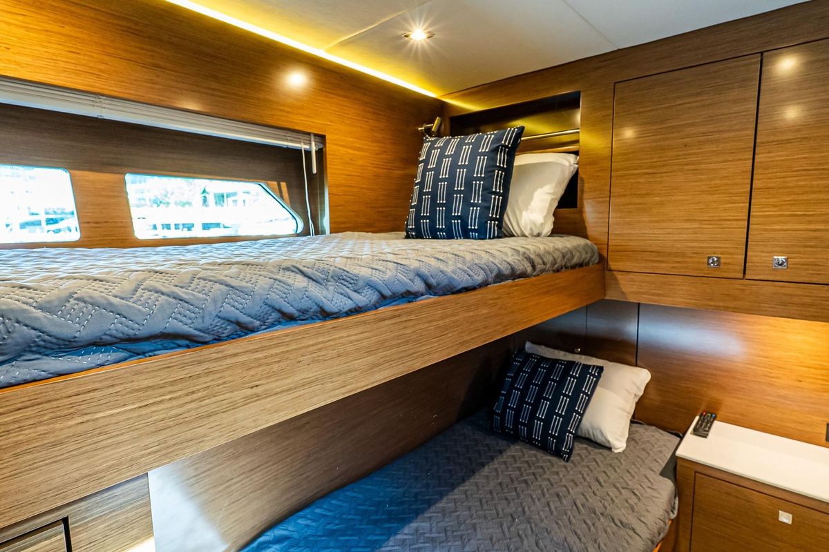 2019 Cruisers Yachts 54 