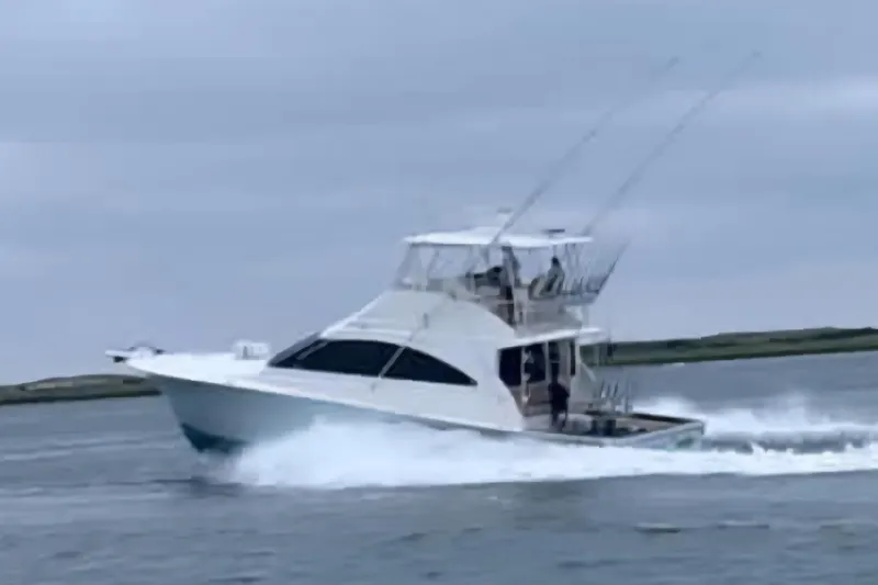  Yacht Photos Pics 2004 Ocean Yachts 50 Super Sport cruising on open water.