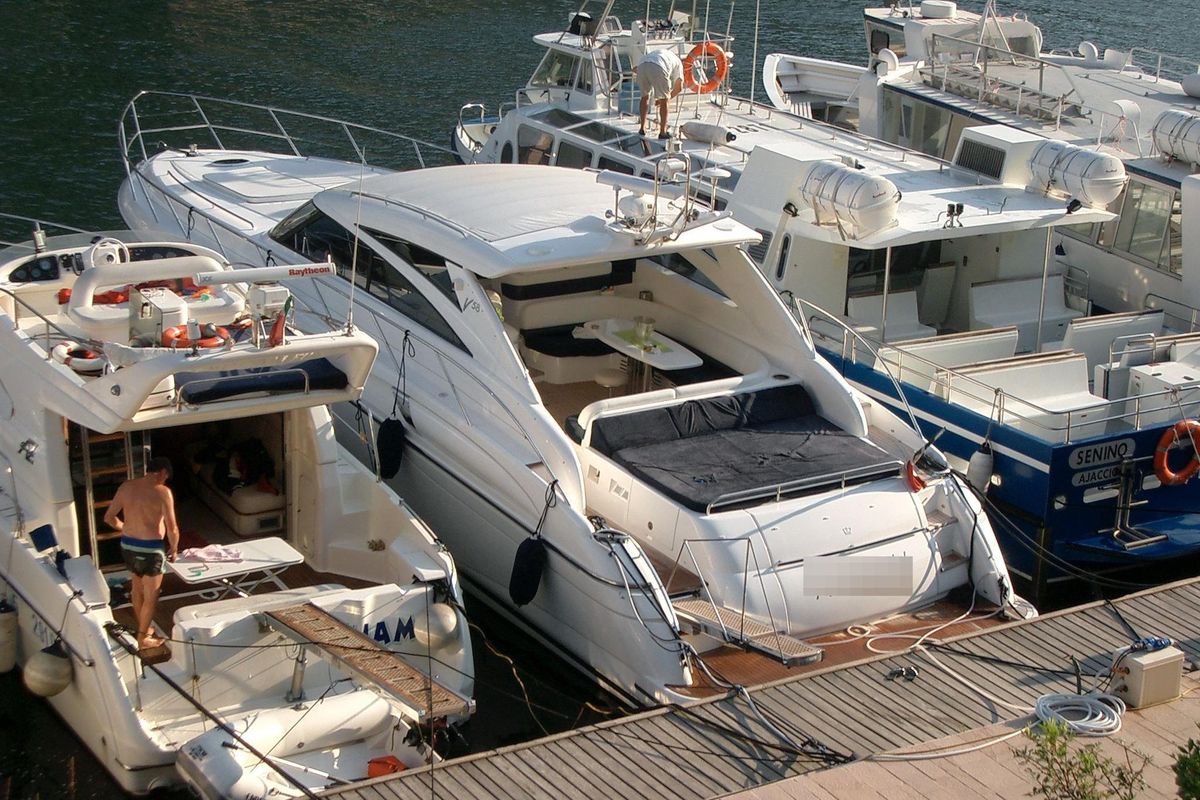 2005 Princess 59 