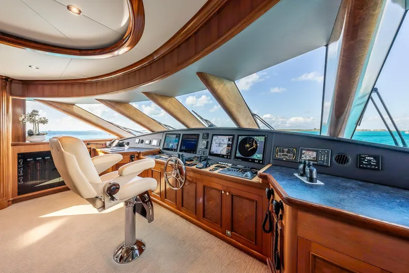 Calliope Yacht Photos Pics Luxurious 2007 Richmond Yachts Semi Displacement helm with panoramic ocean views.