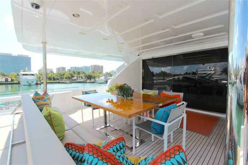 Chitochi Yacht Photos Pics CHITOCHI 108'  32m Custom Line- Aft Deck