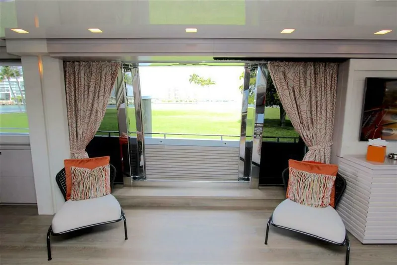 Chitochi Yacht Photos Pics CHITOCHI 108'  32m Custom Line-Collapsible Balcony