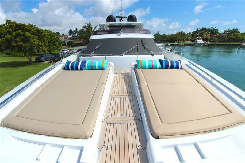 Chitochi Yacht Photos Pics CHITOCHI 108'  32m Custom Line- Bow Sunpad