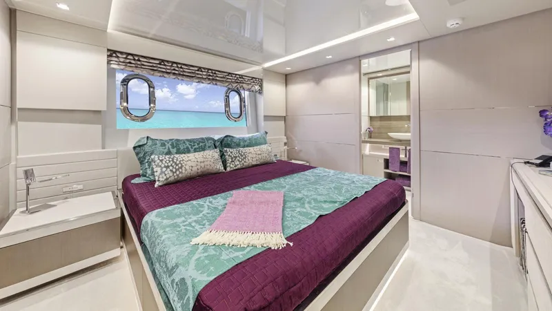 Chitochi Yacht Photos Pics Luxurious yacht bedroom with ocean view, Custom Line Ferretti Group, 2016 model.