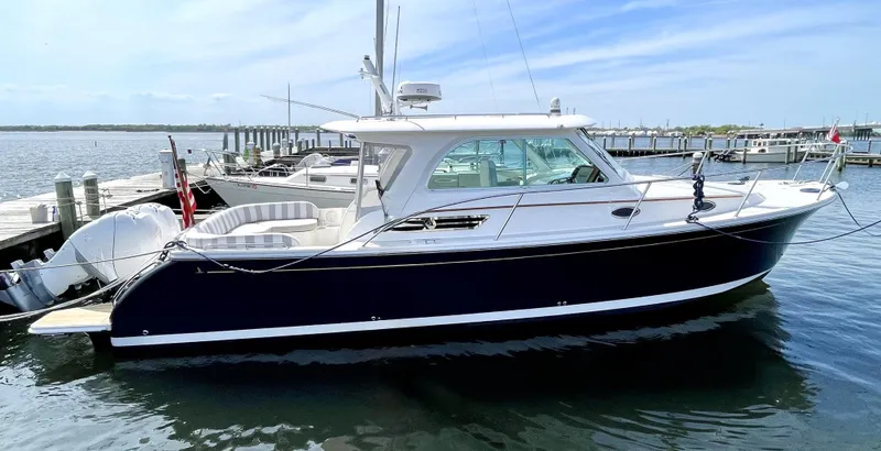 Belle In Hand Yacht Photos Pics 