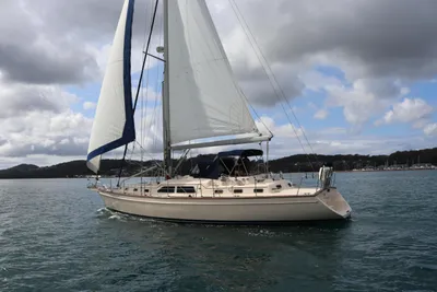 Island Packet 485