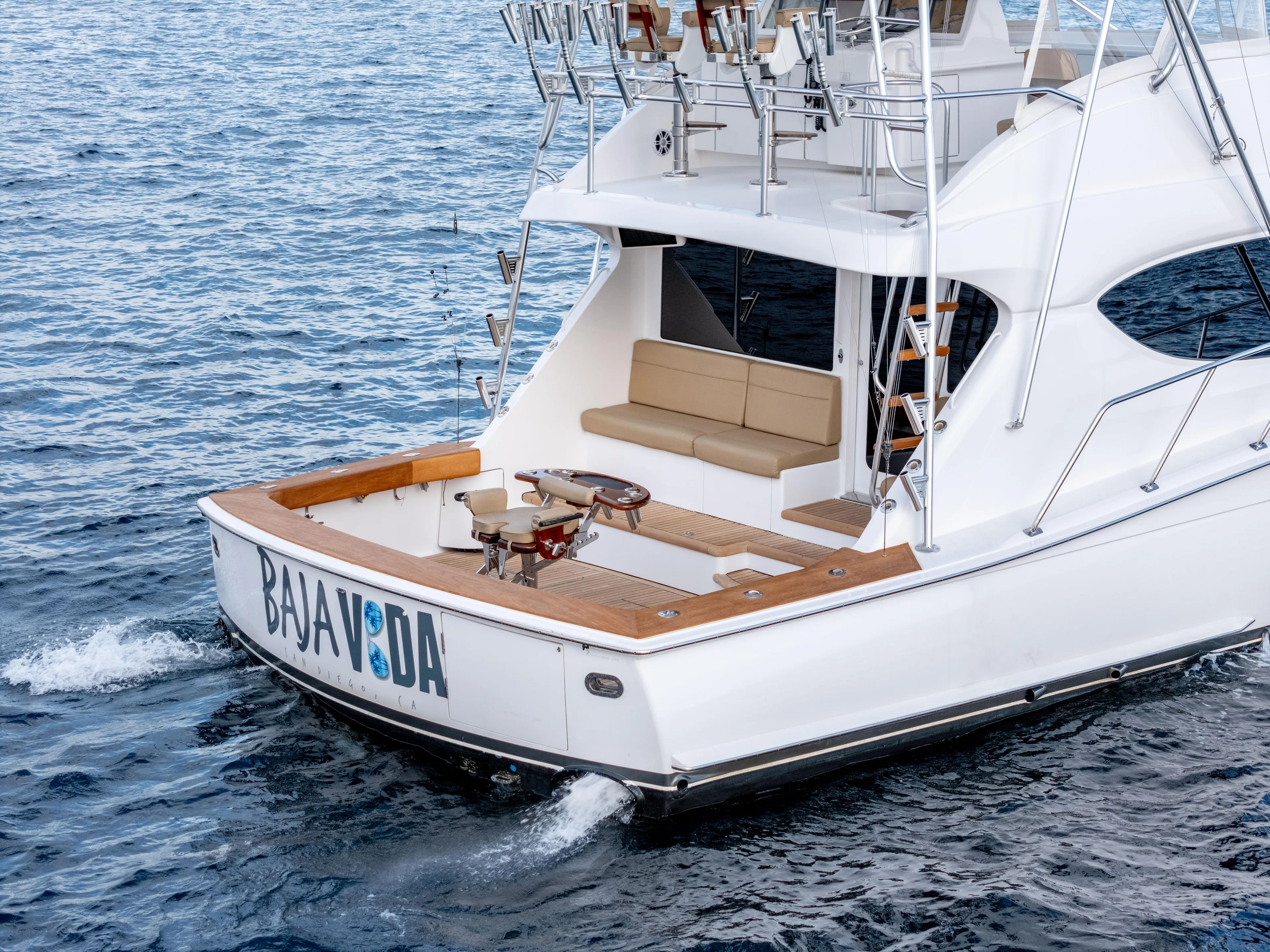 Baja Vida Yacht Photos Pics 2010 Hatteras 60 Convertible yacht cruising on open water.