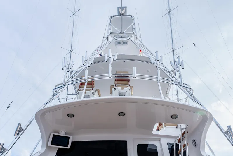 Baja Vida Yacht Photos Pics 2010 Hatteras 60 Convertible yacht, view of tower and rigging against cloudy sky.