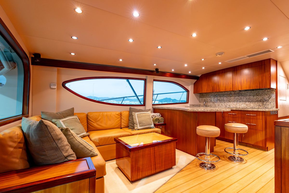 2010 Hatteras 60 