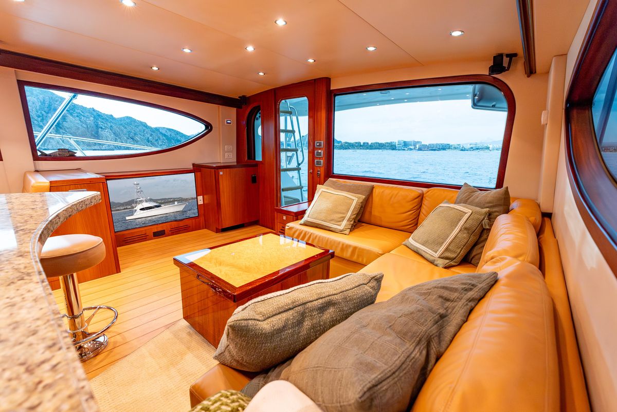 2010 Hatteras 60 