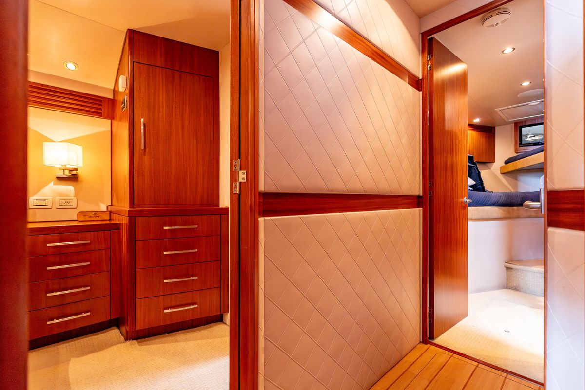 2010 Hatteras 60 