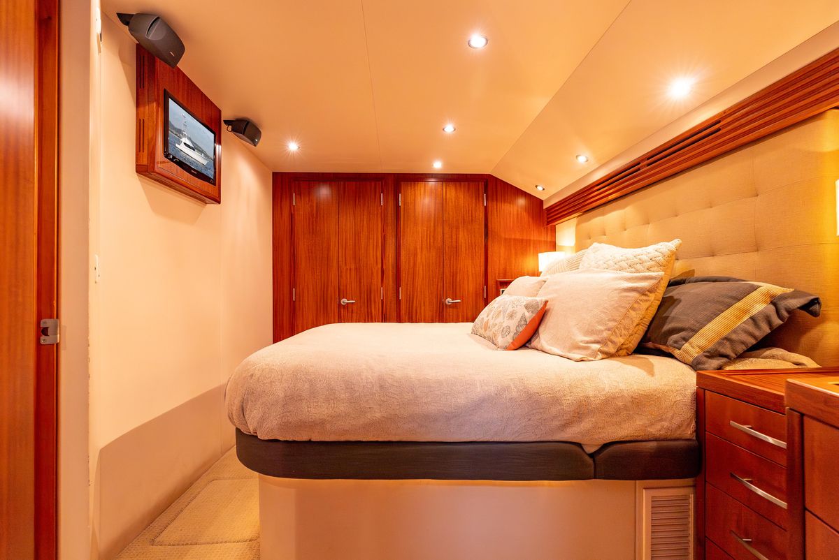 2010 Hatteras 60 