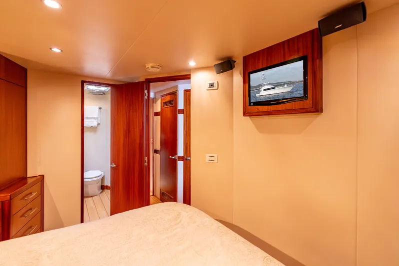 Baja Vida Yacht Photos Pics Luxurious cabin interior of 2010 Hatteras 60 Convertible yacht with TV and ensuite bathroom.