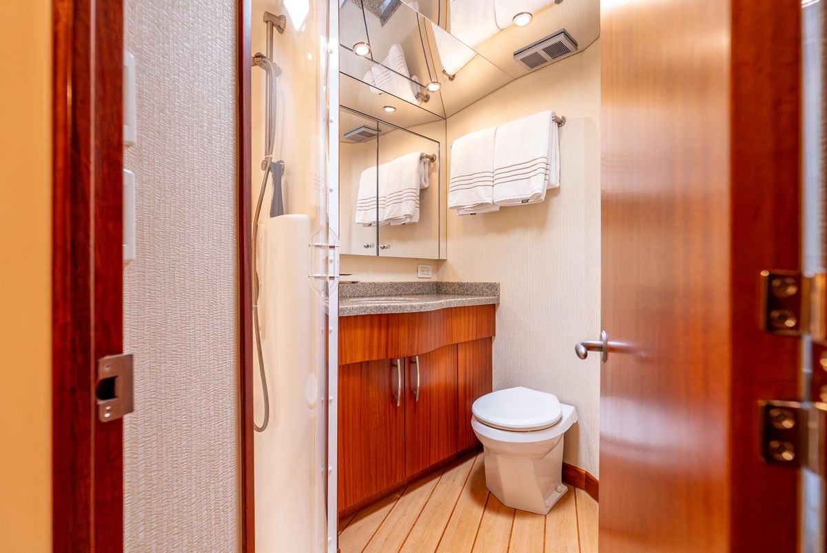 2010 Hatteras 60 