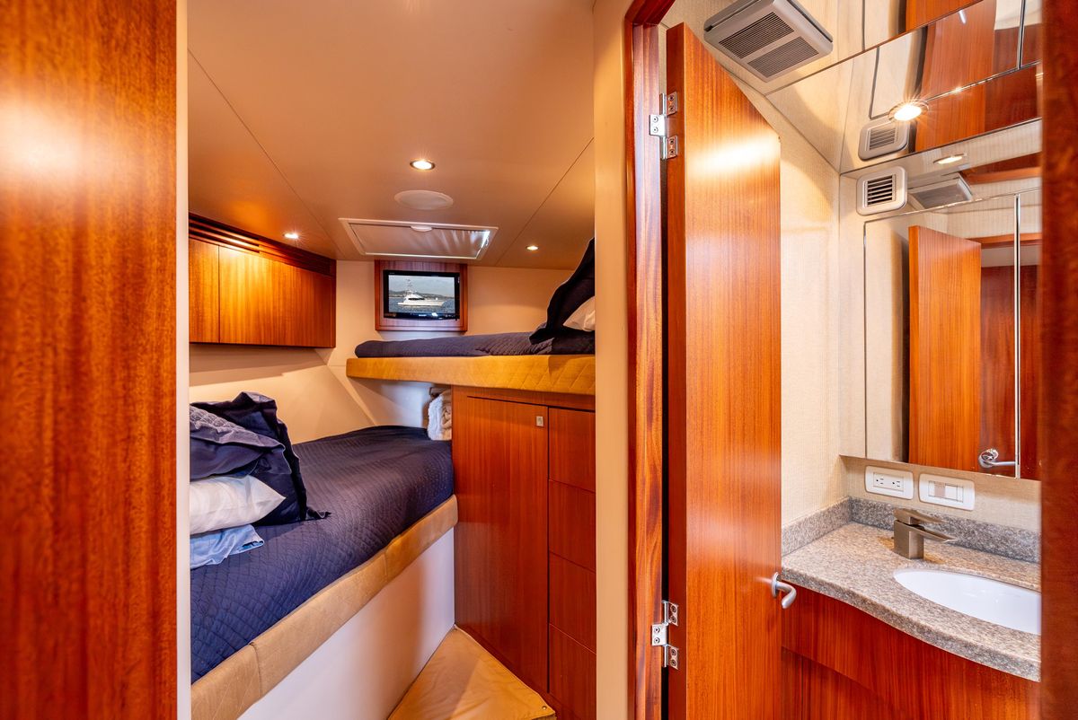2010 Hatteras 60 