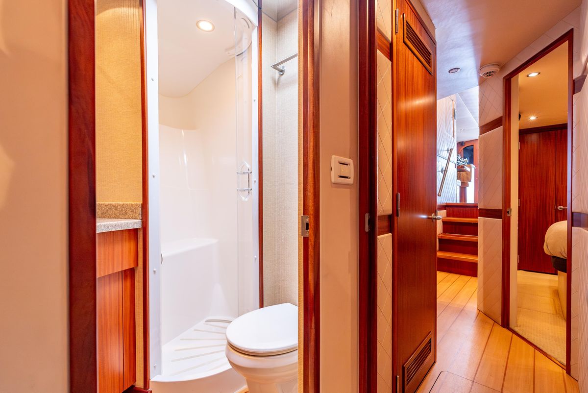 2010 Hatteras 60 