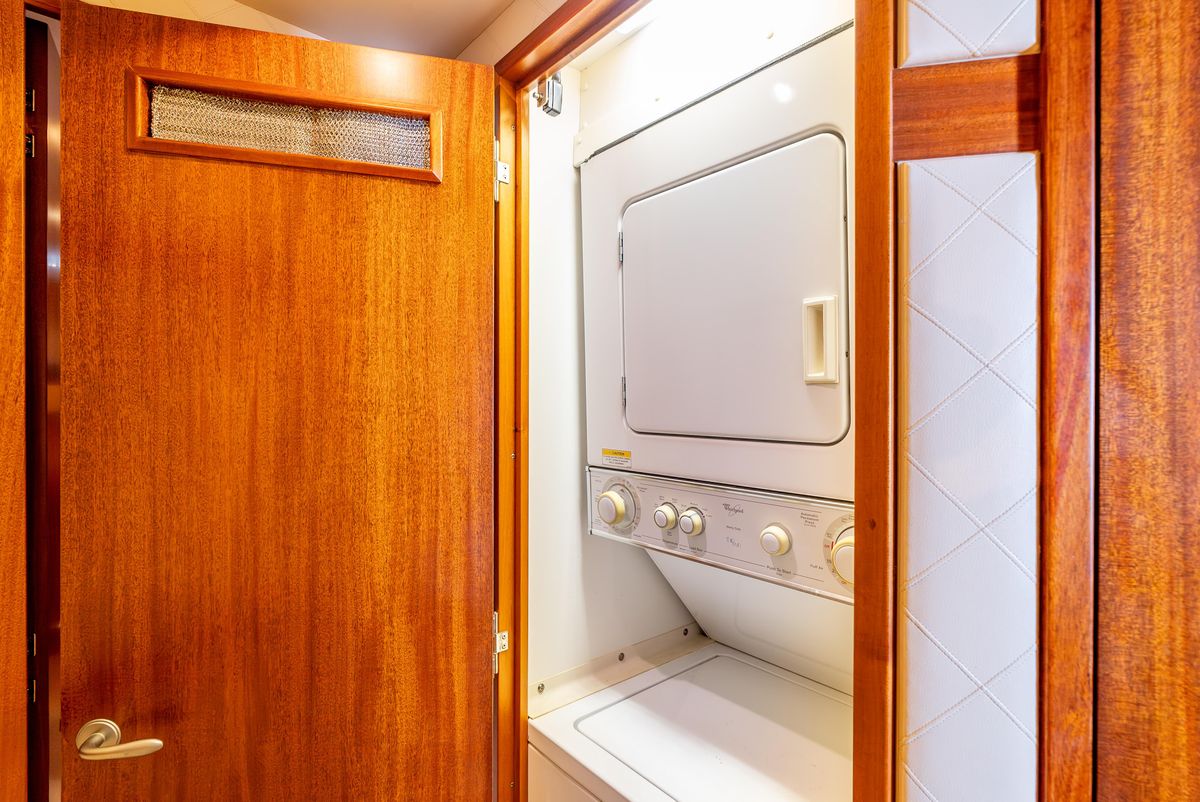 2010 Hatteras 60 