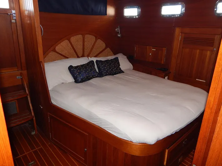 The Harlen Wood Yacht Photos Pics Luxurious cabin interior of 2010 Shannon 53 HPS yacht with wooden finish and cozy bedding.