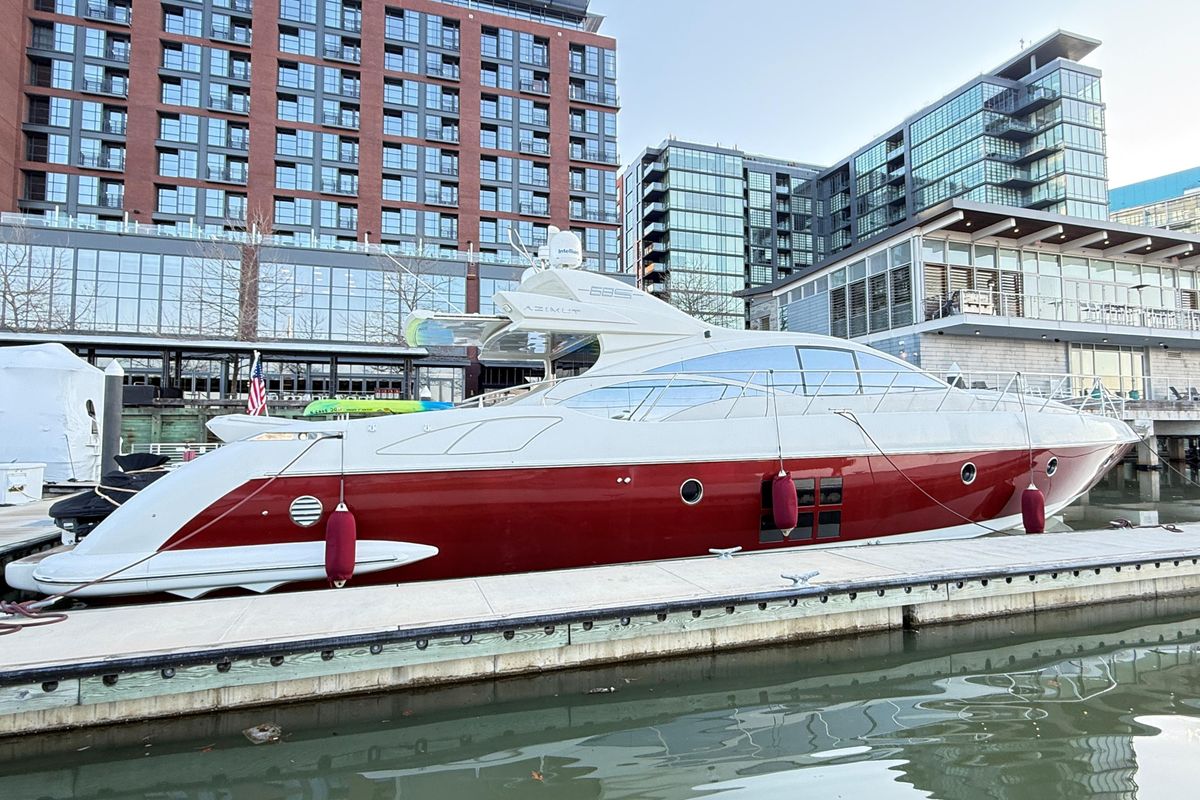2007 Azimut 68 