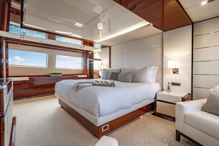 2011 Benetti 121 