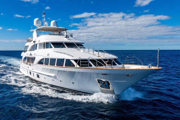 2011 Benetti 121 