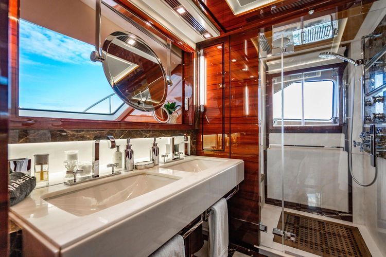 2011 Benetti 121 