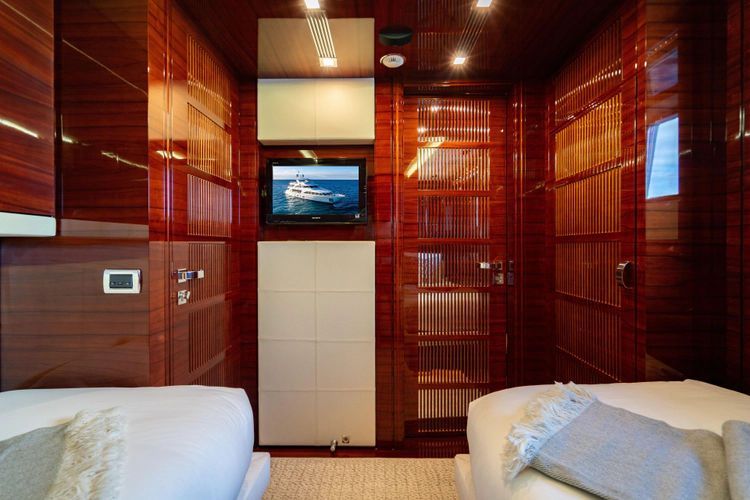 2011 Benetti 121 
