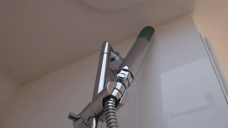 R&r Yacht Photos Pics 2017 Intrepid 400 Cuddy shower head in bathroom.