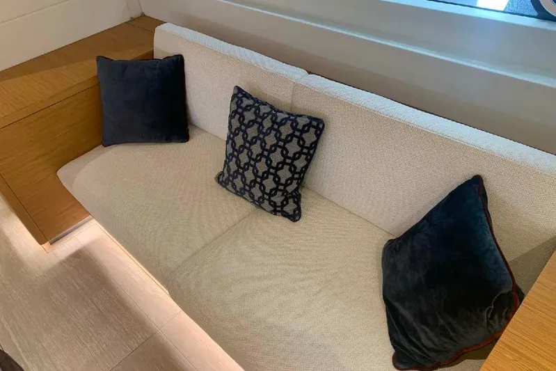 Pardo Endurance 60 Yacht Photos Pics Luxurious interior seating with cushions on 2023 Pardo Yachts E60.