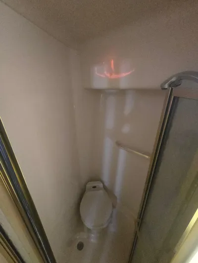 Michael B Yacht Photos Pics 1998 Sea Ray 500 Sundancer bathroom with toilet and shower enclosure.