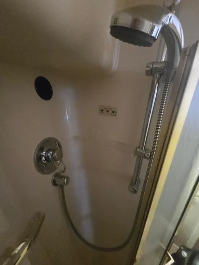 Michael B Yacht Photos Pics Shower area in 1998 Sea Ray 500 Sundancer yacht with adjustable showerhead.