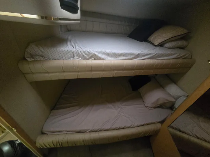 Michael B Yacht Photos Pics 1998 Sea Ray 500 Sundancer cabin with cozy bunk beds and soft bedding.