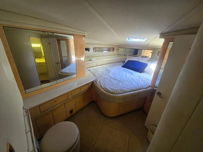 Michael B Yacht Photos Pics 1998 Sea Ray 500 Sundancer cabin with bed, mirror, and storage.