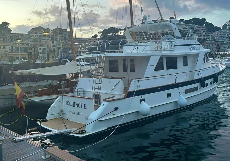 Bochinche Yacht Photos Pics 