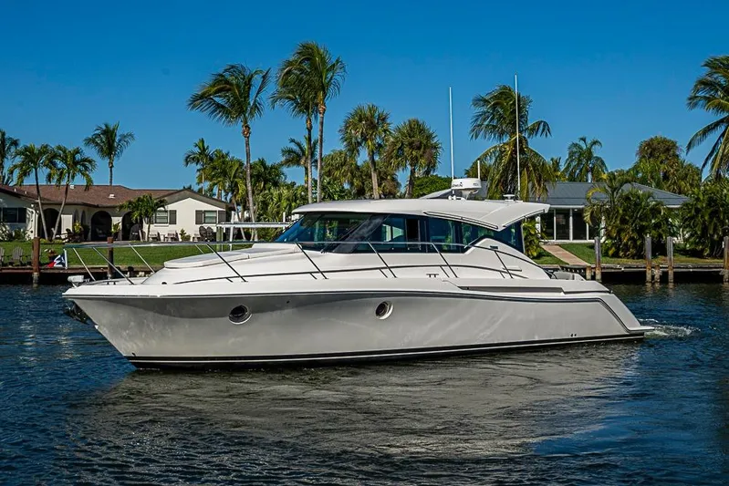 Polaris Yacht Photos Pics 2018 Tiara Yachts C39 Coupe cruising on a sunny day, surrounded by palm trees.