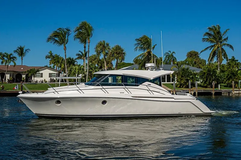 Polaris Yacht Photos Pics 2018 Tiara Yachts C39 Coupe cruising on a sunny day with palm trees in the background.