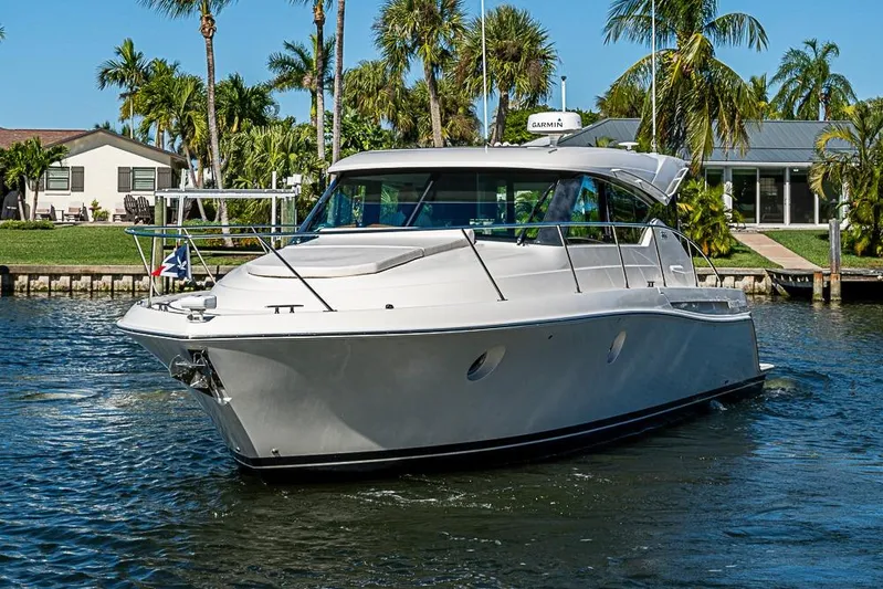 Polaris Yacht Photos Pics 2018 Tiara Yachts C39 Coupe cruising on a sunny day, surrounded by palm trees.