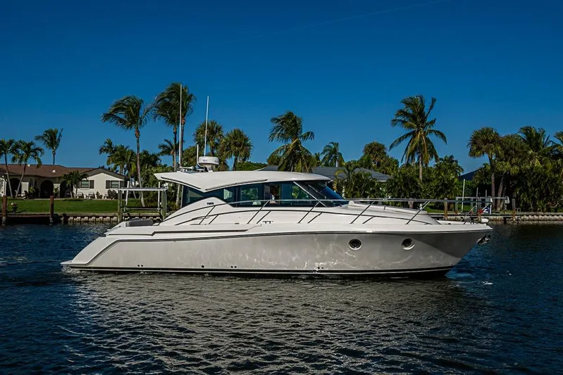 Polaris Yacht Photos Pics 2018 Tiara Yachts C39 Coupe cruising on a sunny day with palm trees in the background.