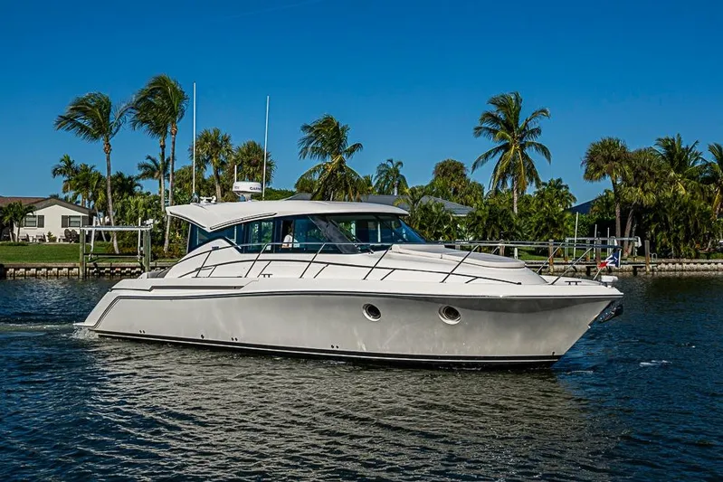 Polaris Yacht Photos Pics 2018 Tiara Yachts C39 Coupe cruising on a sunny day with palm trees in the background.