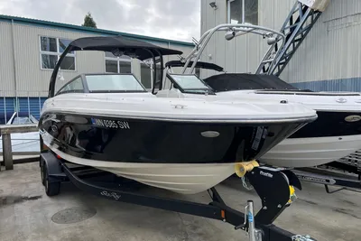Sea Ray SPX 230