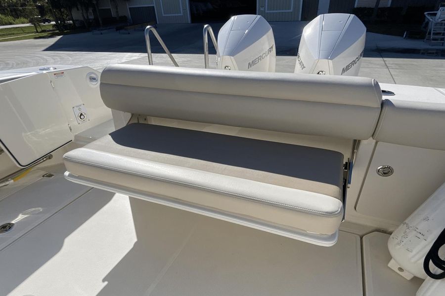 2022 Boston Whaler 330 Outrage
