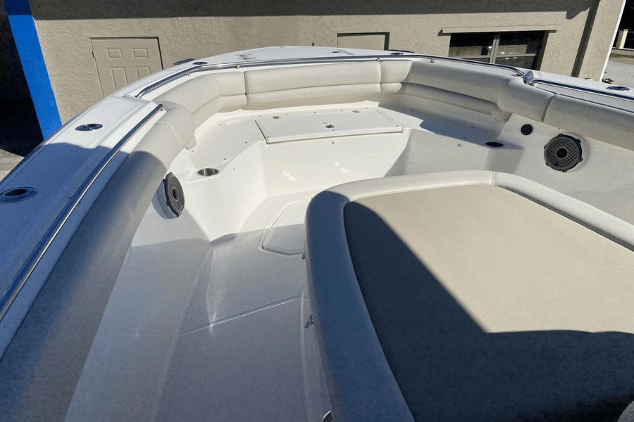 2022 Boston Whaler 330 Outrage