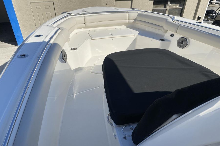 2022 Boston Whaler 330 Outrage