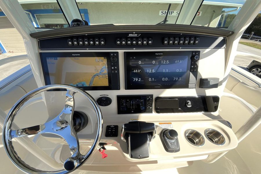 2022 Boston Whaler 330 Outrage